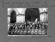 Circa 1917: A group of about 50 nurses pose on the steps of the General Assembly Library by Parliament buildings, Wellington. They are part of the New Zealand Army Nursing Service, probably about to leave New Zealand for overseas service.